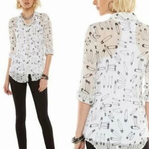 NWT rock and Republic crinkled Sheer White Safety Pin Print Button-Up Blouse